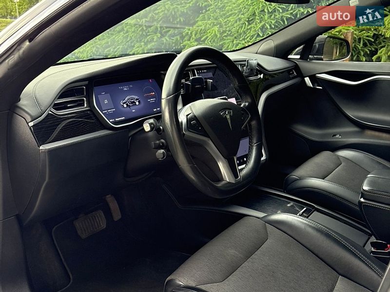 Лифтбек Tesla Model S 2018 в Староконстантинове