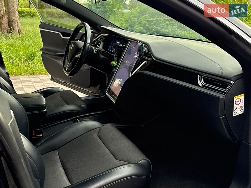 Лифтбек Tesla Model S 2018 в Староконстантинове