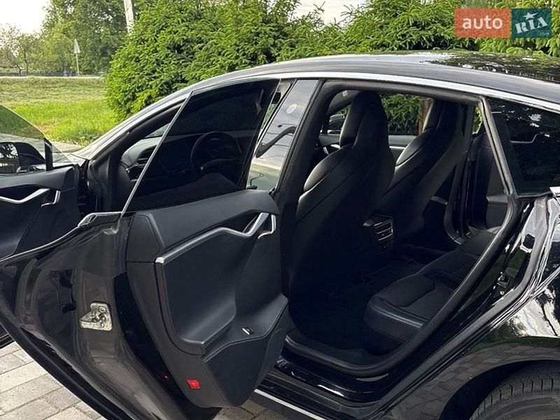 Лифтбек Tesla Model S 2018 в Староконстантинове