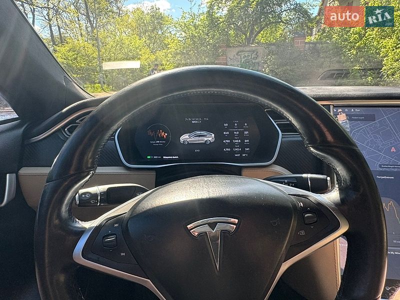 Лифтбек Tesla Model S 2015 в Киеве фото 3 Лифтбек Tesla Model S 2015 в Киеве