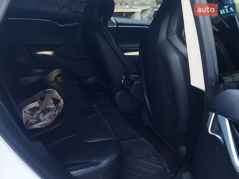 Лифтбек Tesla Model S 2014 в Хмельницком фото 10 Лифтбек Tesla Model S 2014 в Хмельницком