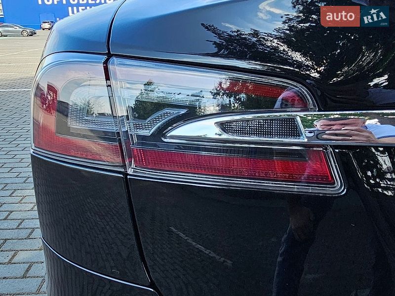 Лифтбек Tesla Model S 2013 в Тернополе