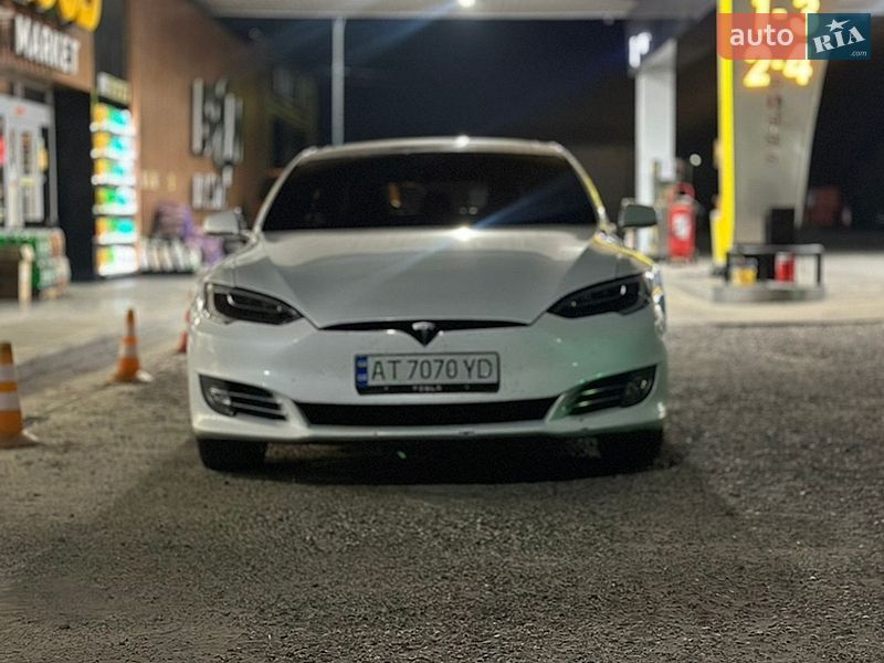 Ліфтбек Tesla Model S 2016 в Тячеві