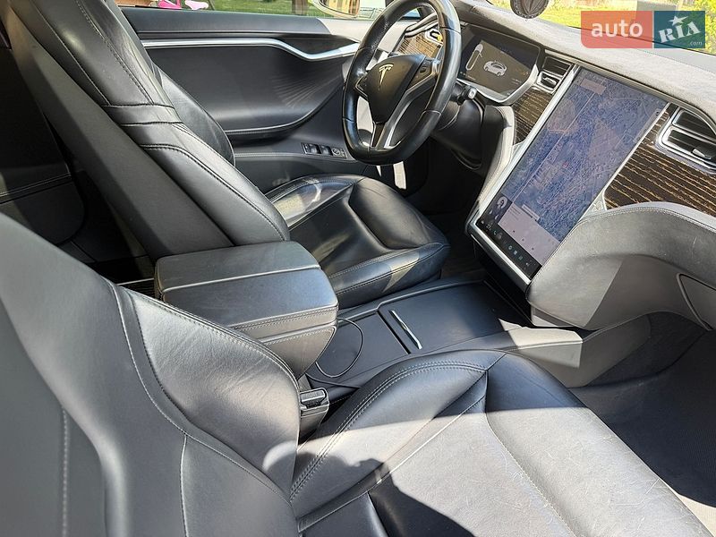 Ліфтбек Tesla Model S 2016 в Тячеві