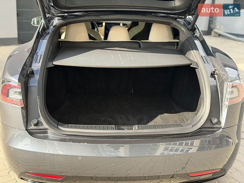 Лифтбек Tesla Model S 2019 в Тернополе