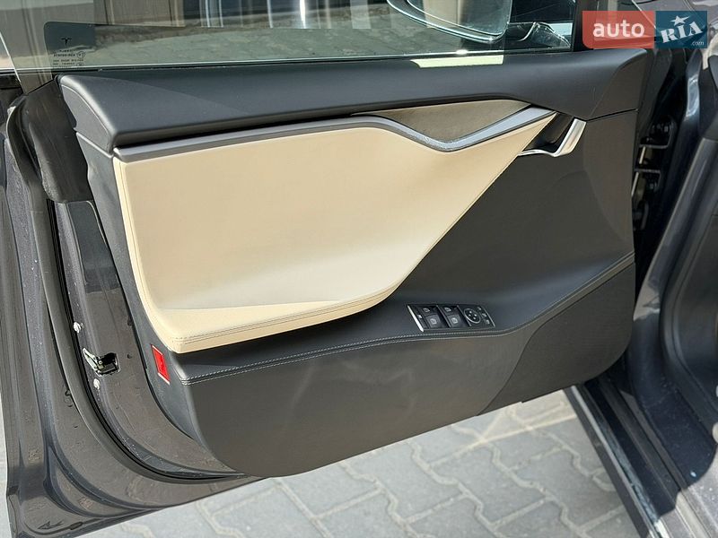 Лифтбек Tesla Model S 2019 в Тернополе