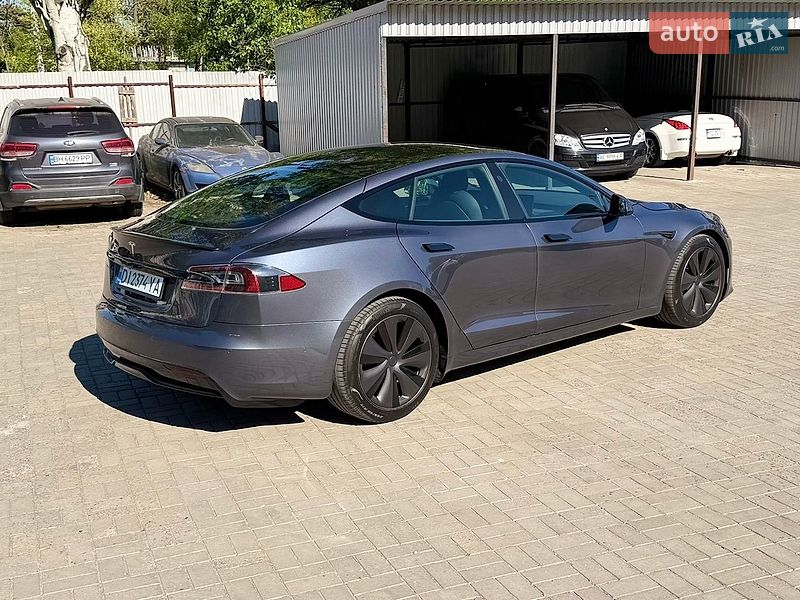 Лифтбек Tesla Model S 2021 в Днепре
