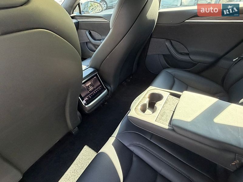 Лифтбек Tesla Model S 2021 в Днепре