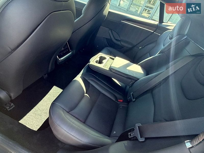 Лифтбек Tesla Model S 2021 в Днепре
