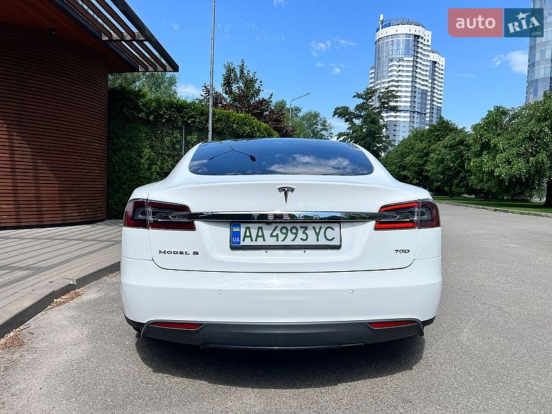 Ліфтбек Tesla Model S 2015 в Києві