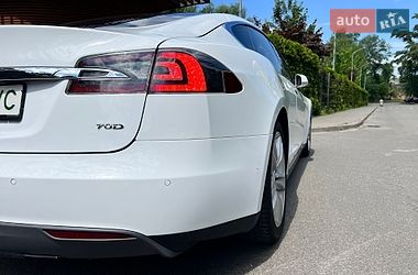 Ліфтбек Tesla Model S 2015 в Києві