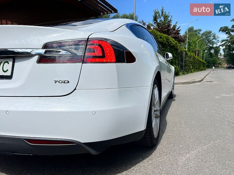 Ліфтбек Tesla Model S 2015 в Києві