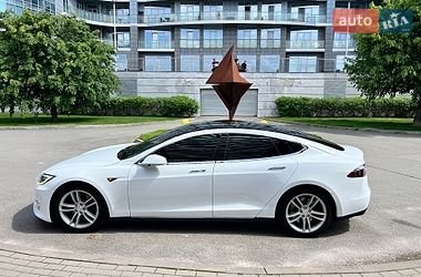 Ліфтбек Tesla Model S 2015 в Києві