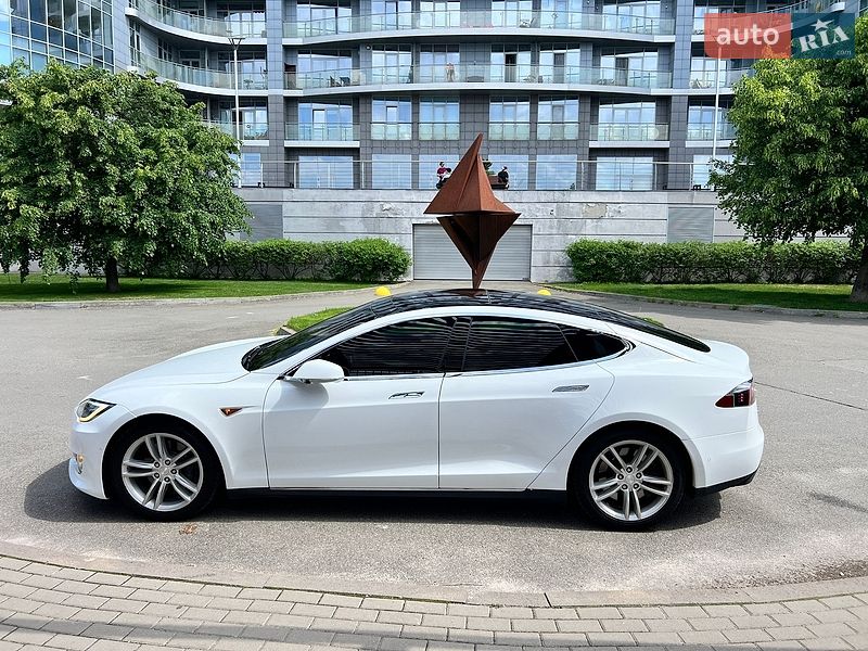 Ліфтбек Tesla Model S 2015 в Києві