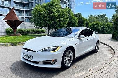 Ліфтбек Tesla Model S 2015 в Києві