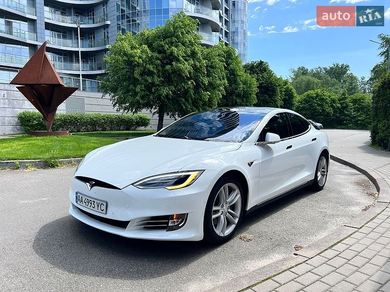 Ліфтбек Tesla Model S 2015 в Києві