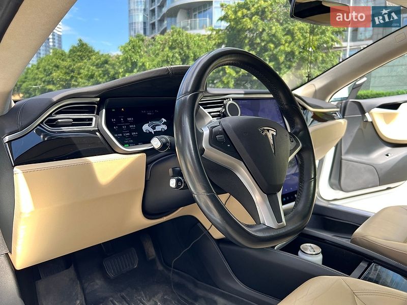 Ліфтбек Tesla Model S 2015 в Києві