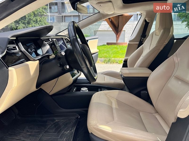 Ліфтбек Tesla Model S 2015 в Києві