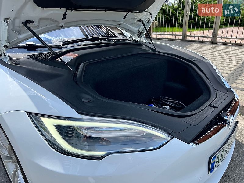 Ліфтбек Tesla Model S 2015 в Києві