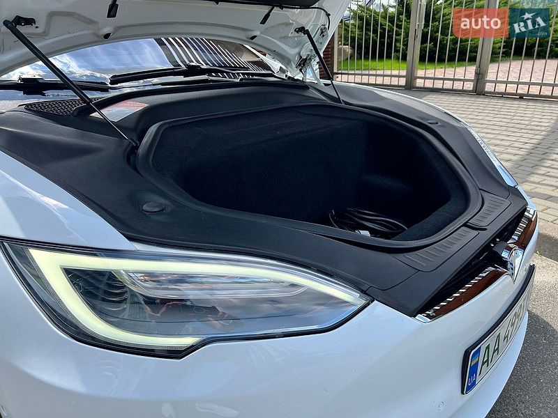 Ліфтбек Tesla Model S 2015 в Києві