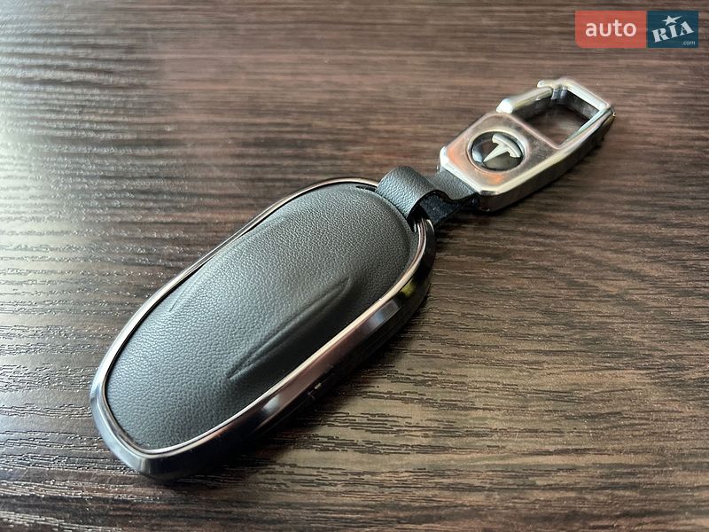 Ліфтбек Tesla Model S 2015 в Києві