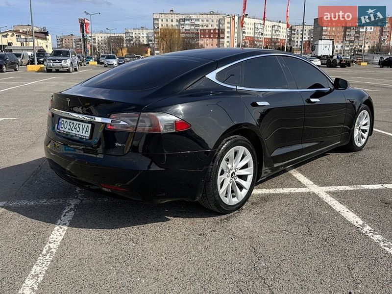 Лифтбек Tesla Model S 2017 в Черновцах