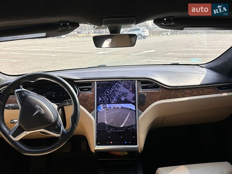 Лифтбек Tesla Model S 2017 в Черновцах