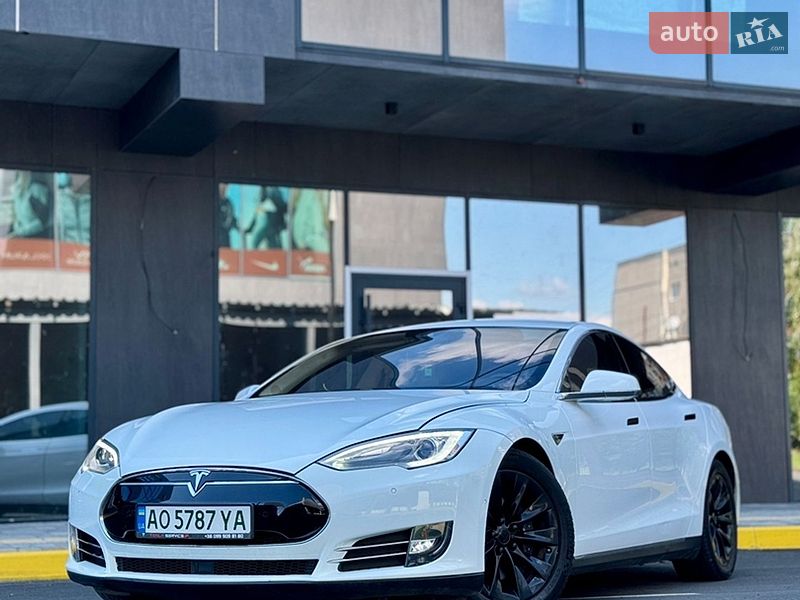 Tesla Model S 2015