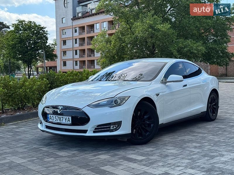 Ліфтбек Tesla Model S 2015 в Мукачевому