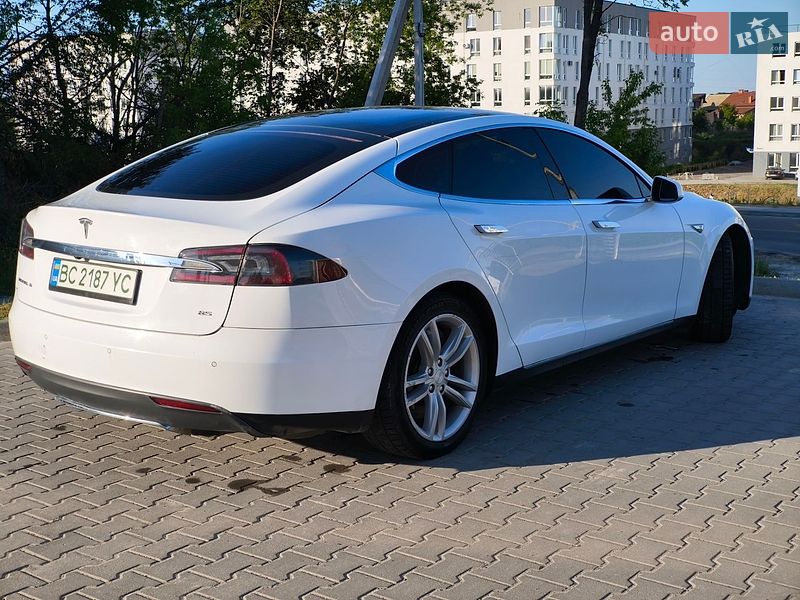 Ліфтбек Tesla Model S 2014 в Львові
