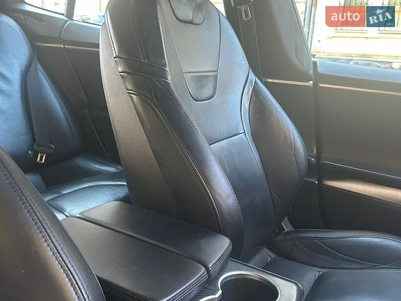 Ліфтбек Tesla Model S 2016 в Львові