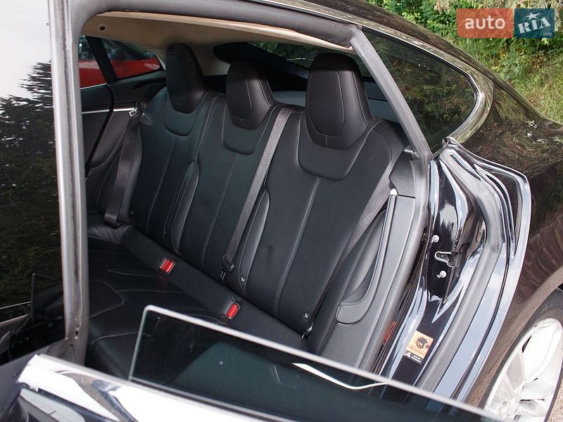 Ліфтбек Tesla Model S 2015 в Львові