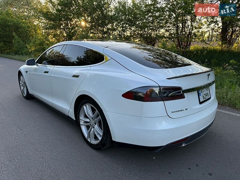 Ліфтбек Tesla Model S 2013 в Борисполі