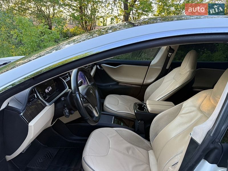 Ліфтбек Tesla Model S 2013 в Борисполі