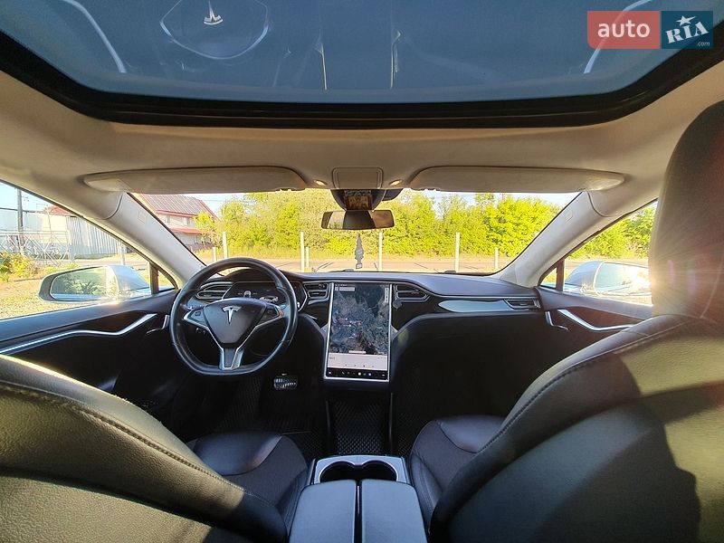 Лифтбек Tesla Model S 2015 в Трускавце