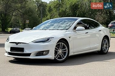 Ліфтбек Tesla Model S 2014 в Дніпрі