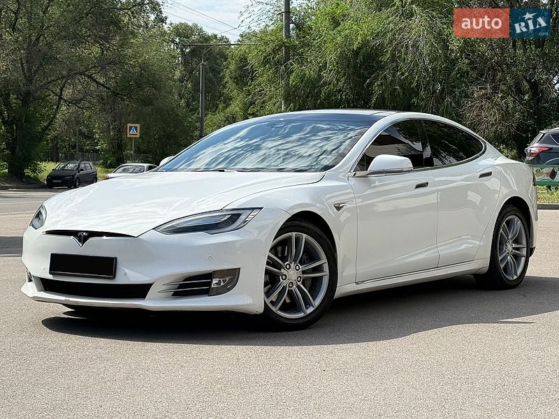 Ліфтбек Tesla Model S 2014 в Дніпрі