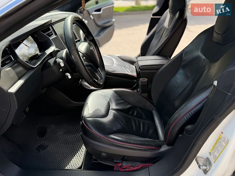 Ліфтбек Tesla Model S 2014 в Дніпрі