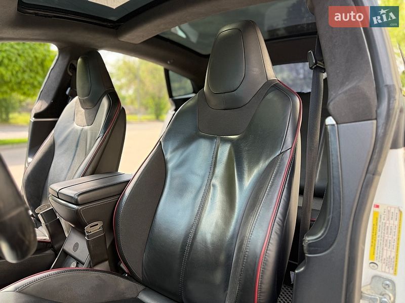 Ліфтбек Tesla Model S 2014 в Дніпрі