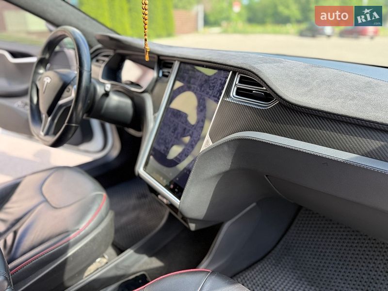 Ліфтбек Tesla Model S 2014 в Дніпрі