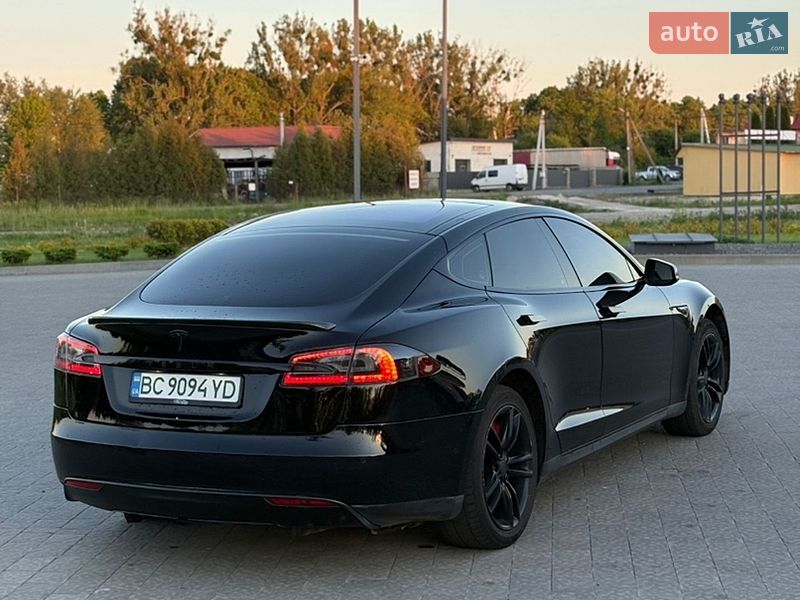 Tesla Model S 2015