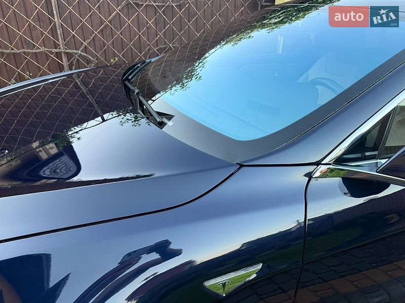 Ліфтбек Tesla Model S 2015 в Києві