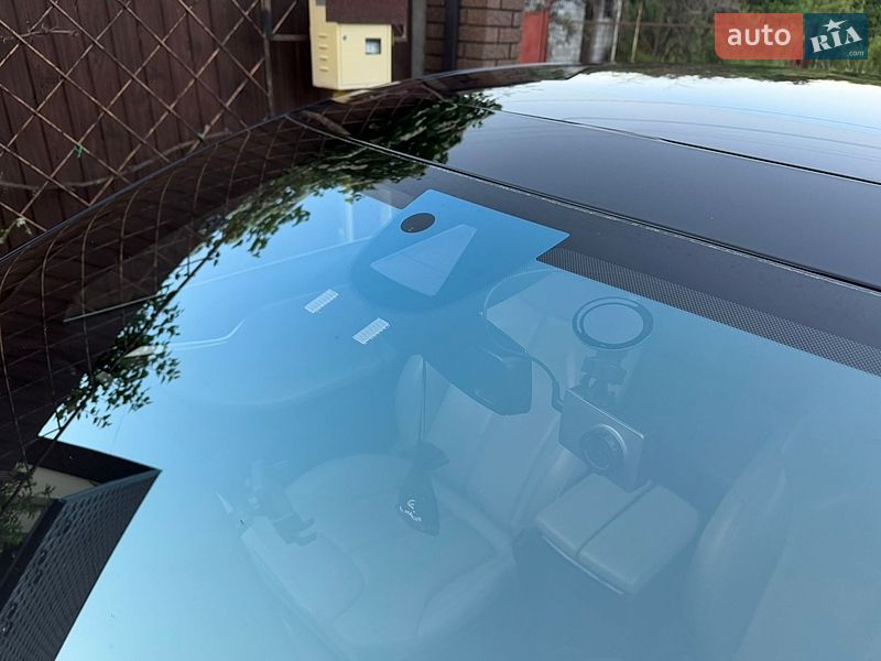 Ліфтбек Tesla Model S 2015 в Києві