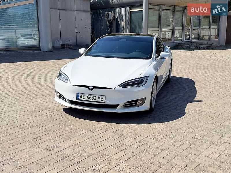 Лифтбек Tesla Model S 2020 в Днепре