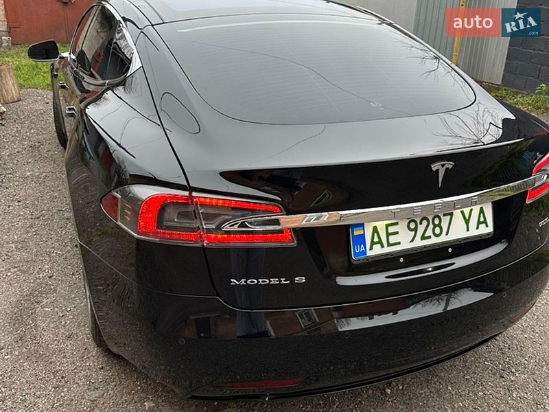 Лифтбек Tesla Model S 2017 в Кривом Роге