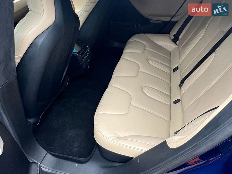 Ліфтбек Tesla Model S 2016 в Чернівцях