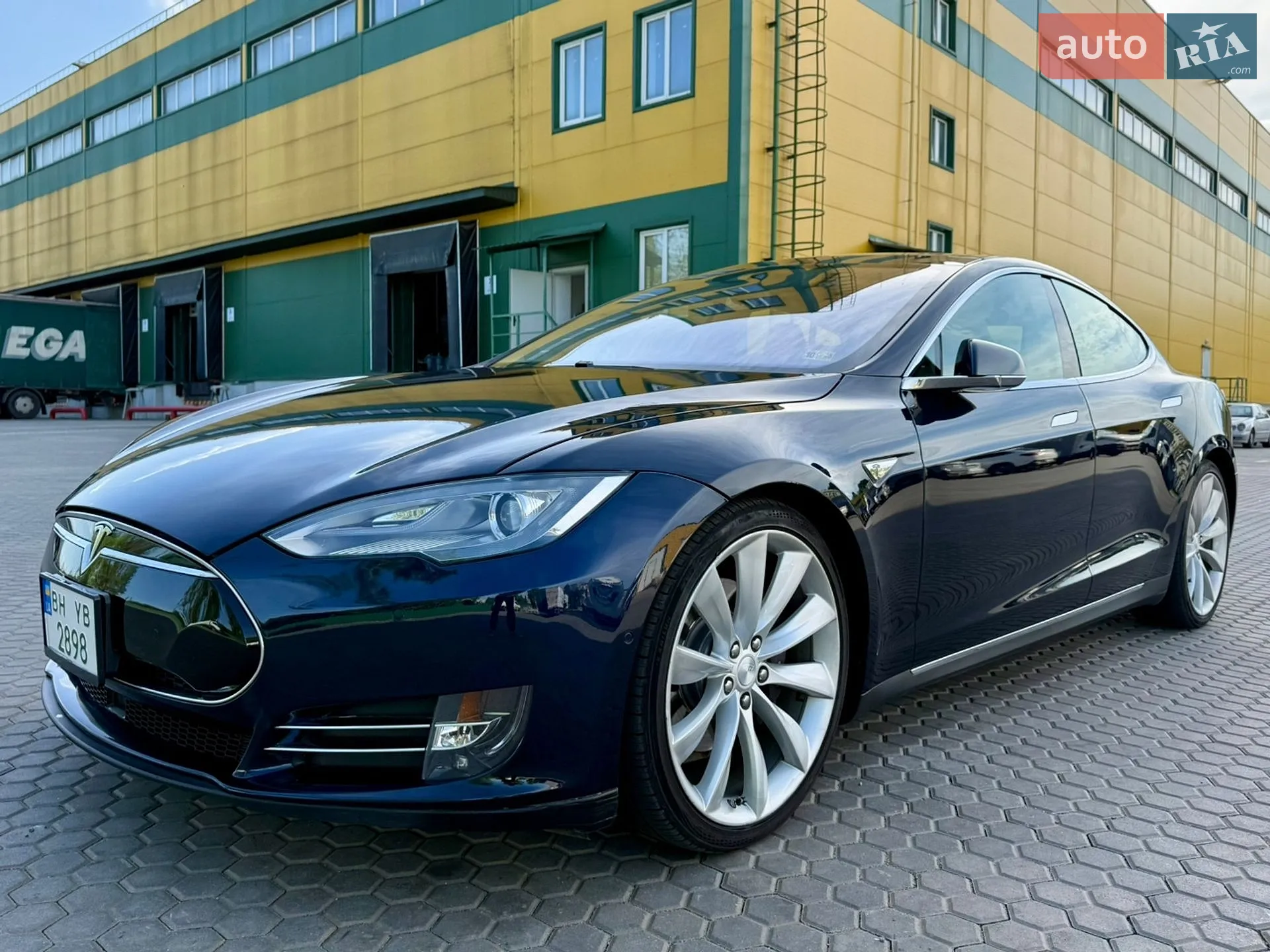 2014 Tesla Model S - мініатюра 2