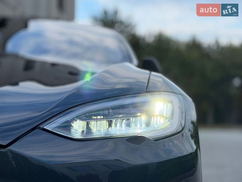 Лифтбек Tesla Model S 2017 в Луцке