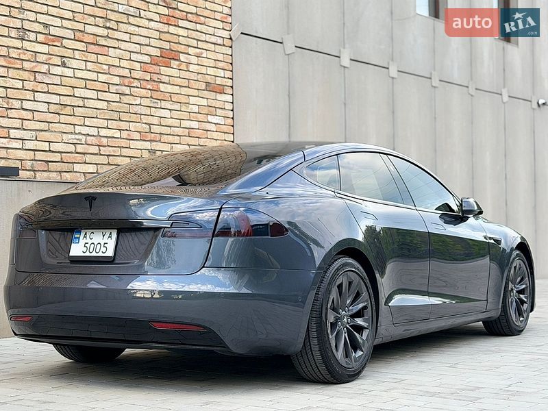 Лифтбек Tesla Model S 2017 в Луцке