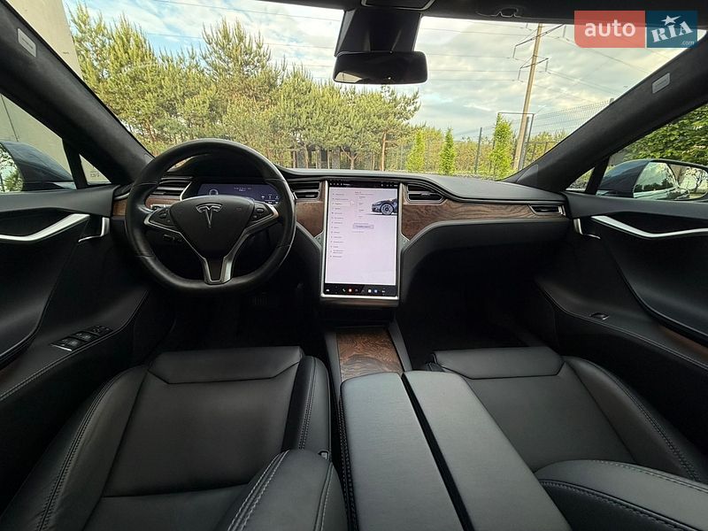 Лифтбек Tesla Model S 2017 в Луцке